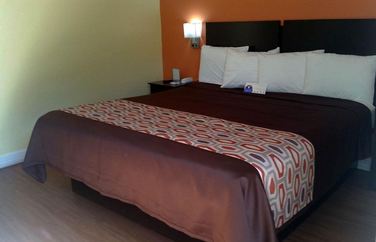 Americas Best Value Inn And Suites Groves Екстериор снимка