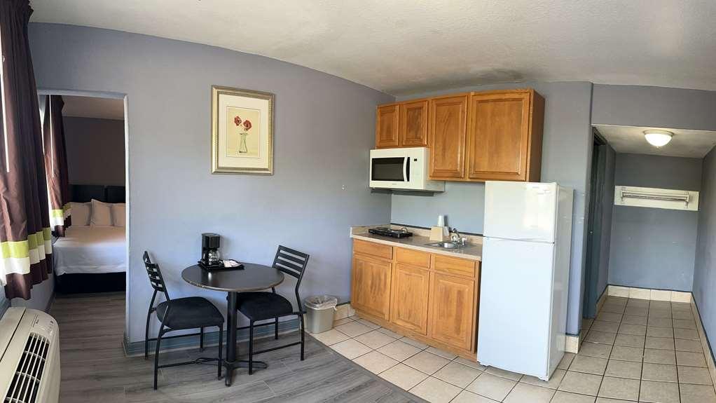 Americas Best Value Inn And Suites Groves Стая снимка