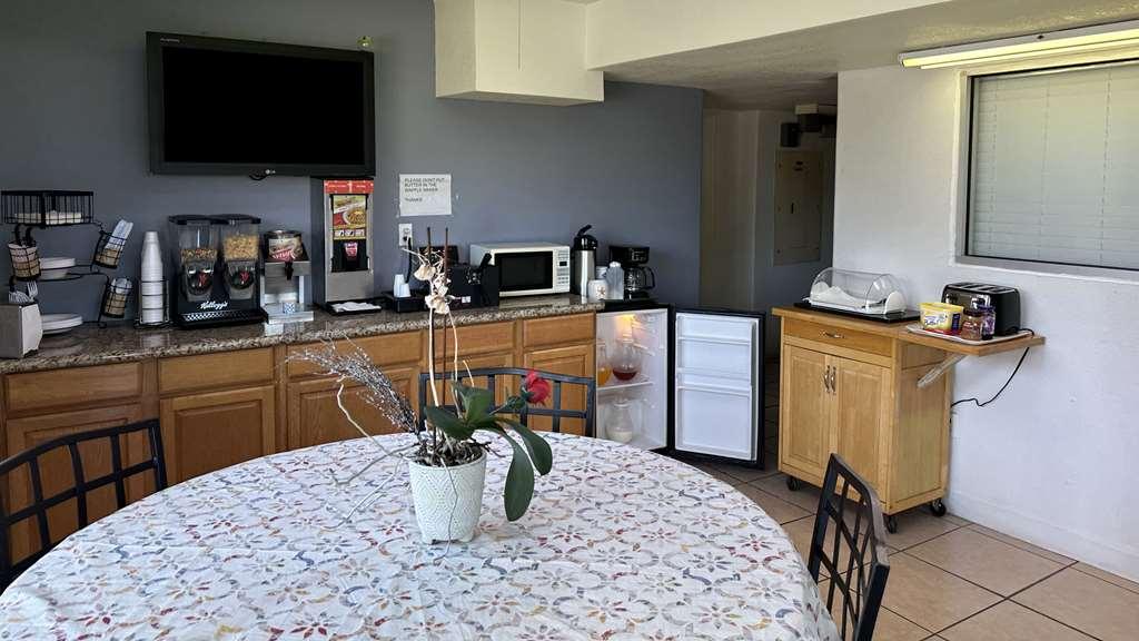 Americas Best Value Inn And Suites Groves Ресторант снимка