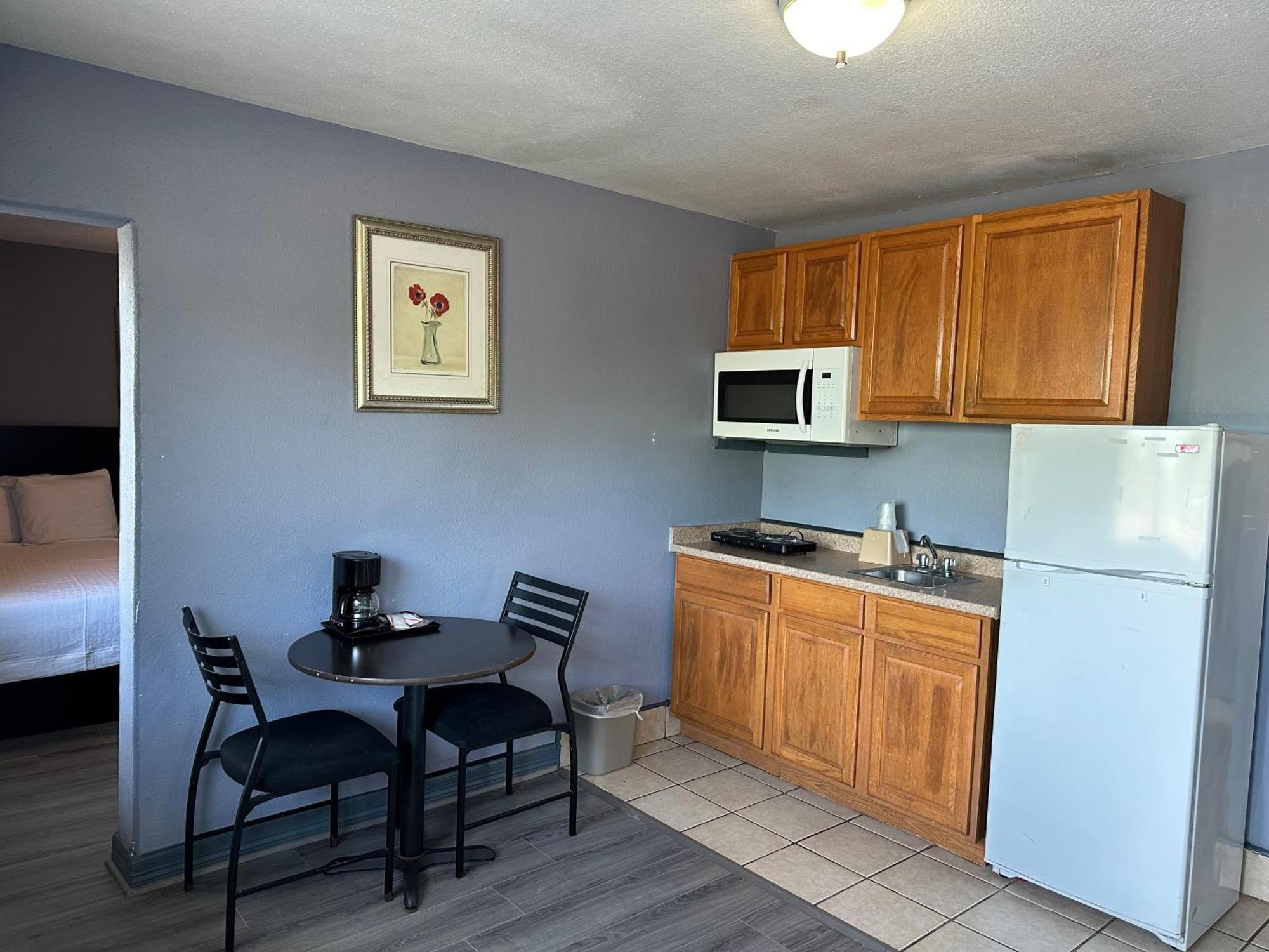 Americas Best Value Inn And Suites Groves Екстериор снимка