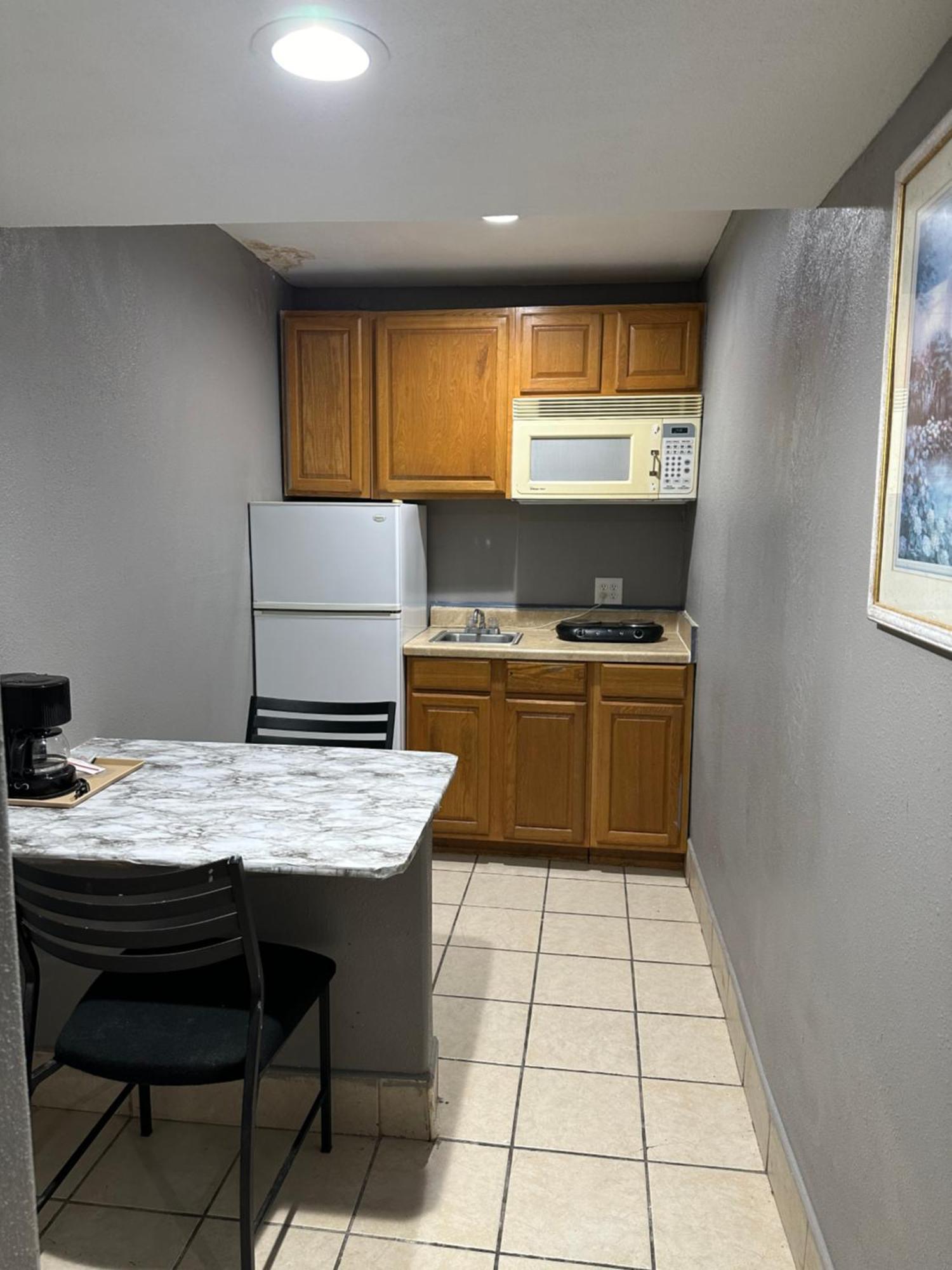 Americas Best Value Inn And Suites Groves Екстериор снимка
