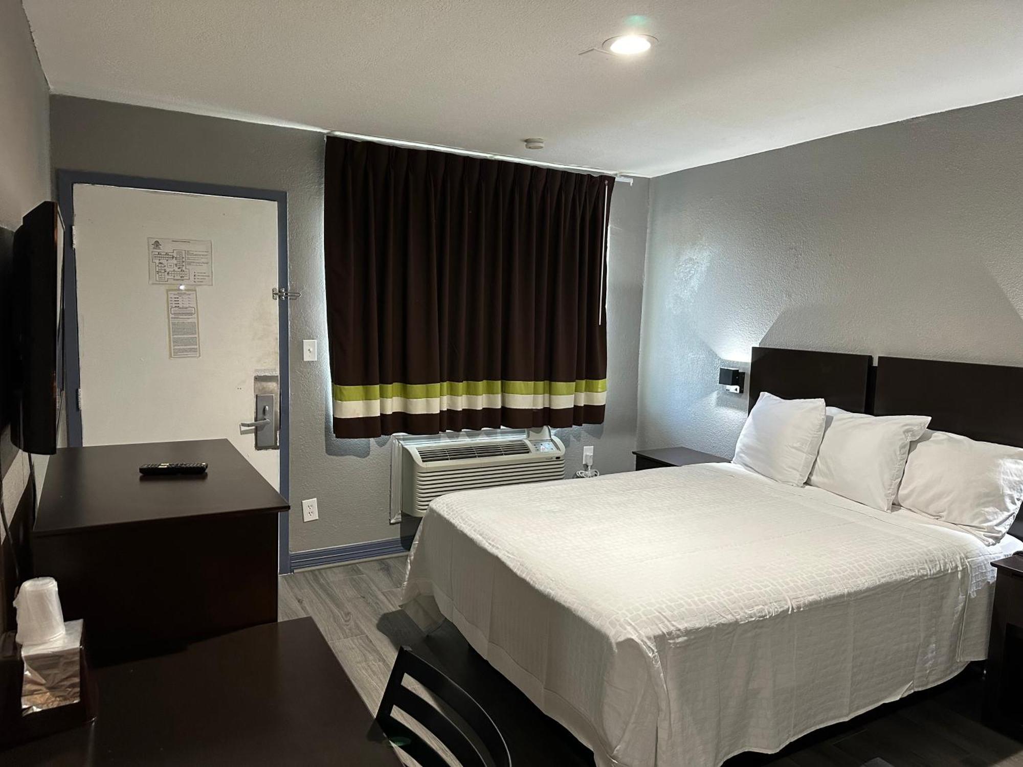 Americas Best Value Inn And Suites Groves Екстериор снимка