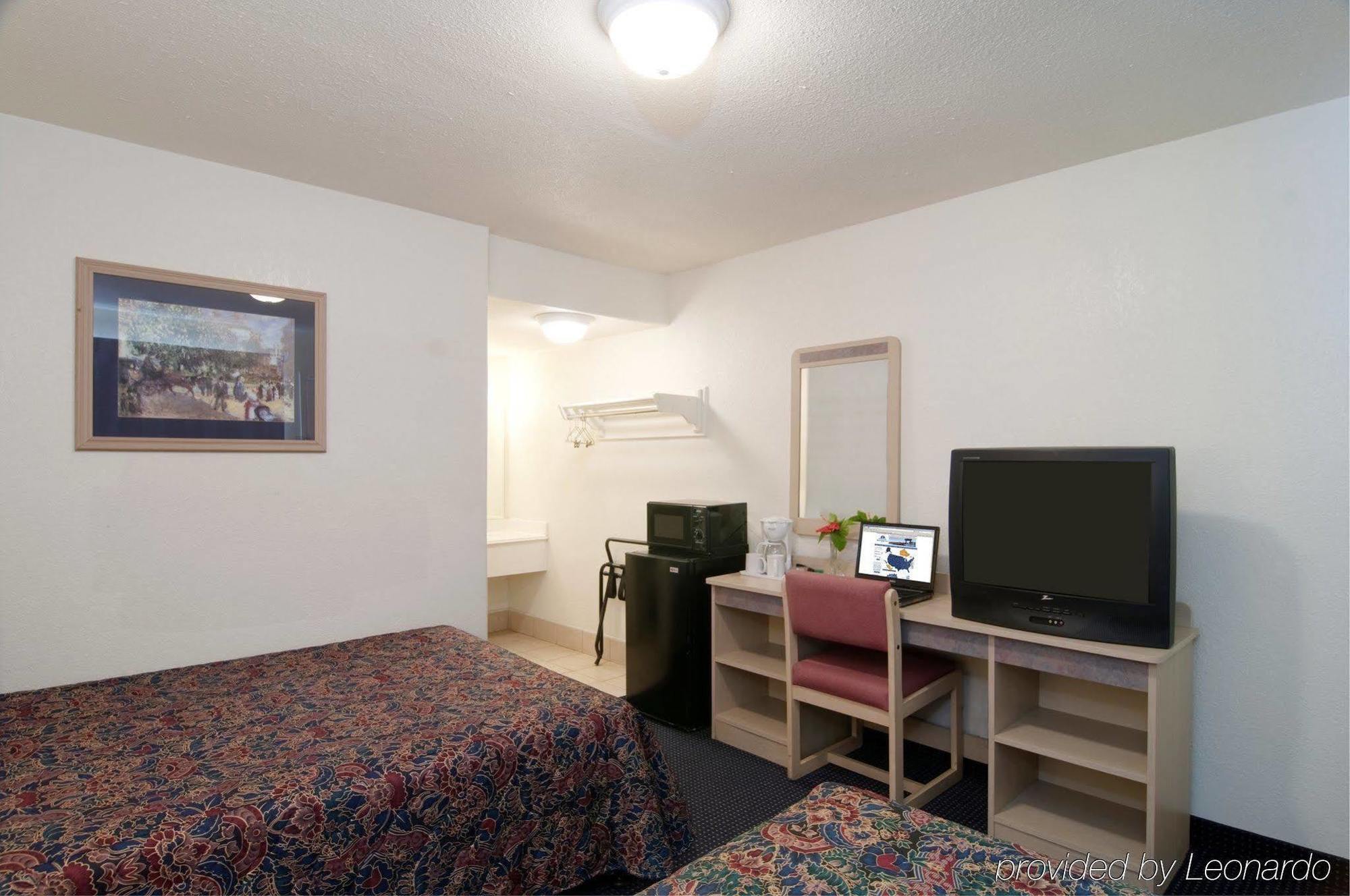 Americas Best Value Inn And Suites Groves Стая снимка