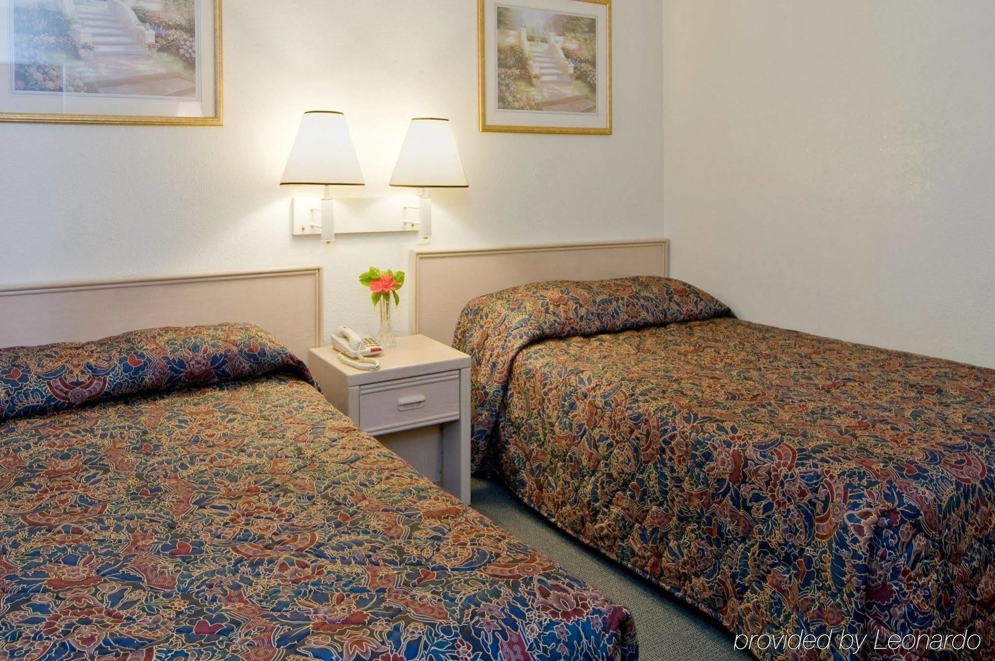 Americas Best Value Inn And Suites Groves Стая снимка