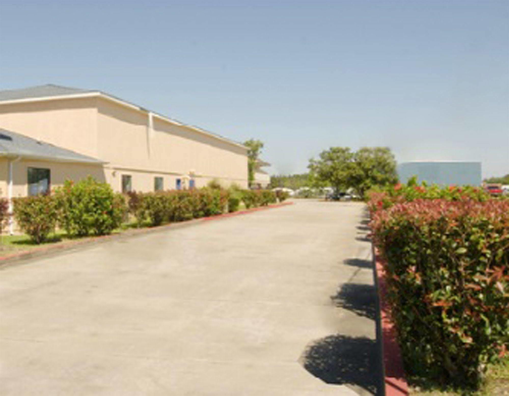 Americas Best Value Inn And Suites Groves Екстериор снимка