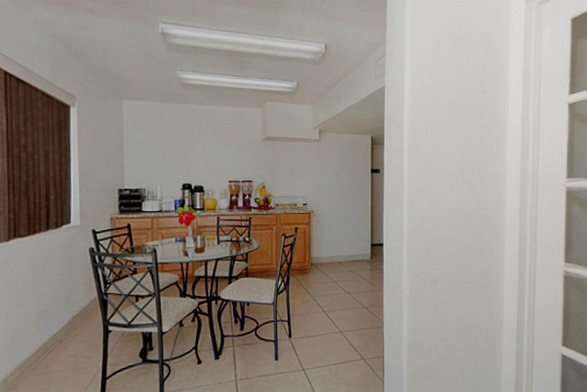 Americas Best Value Inn And Suites Groves Екстериор снимка
