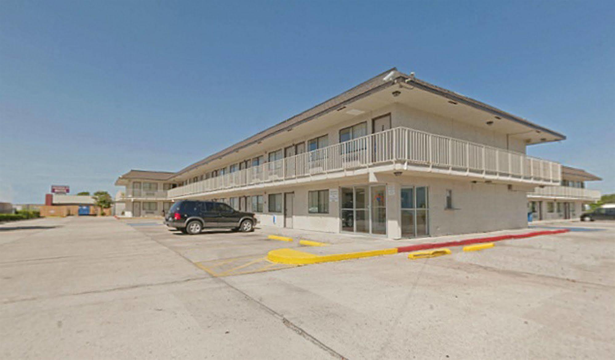 Americas Best Value Inn And Suites Groves Екстериор снимка
