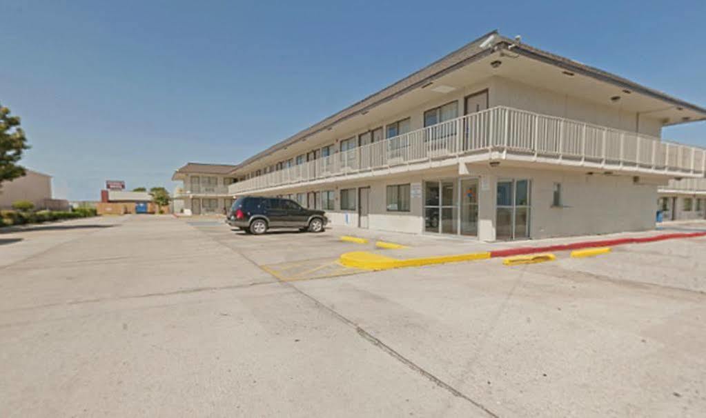 Americas Best Value Inn And Suites Groves Екстериор снимка